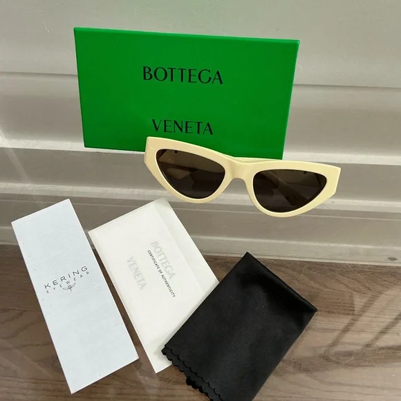 Bottega Veneta Ivory Cat-Eye Sunglasses  - MORGAN STEWART Bottega Veneta Sunglass Morgan Stewart | TikTok main image 4